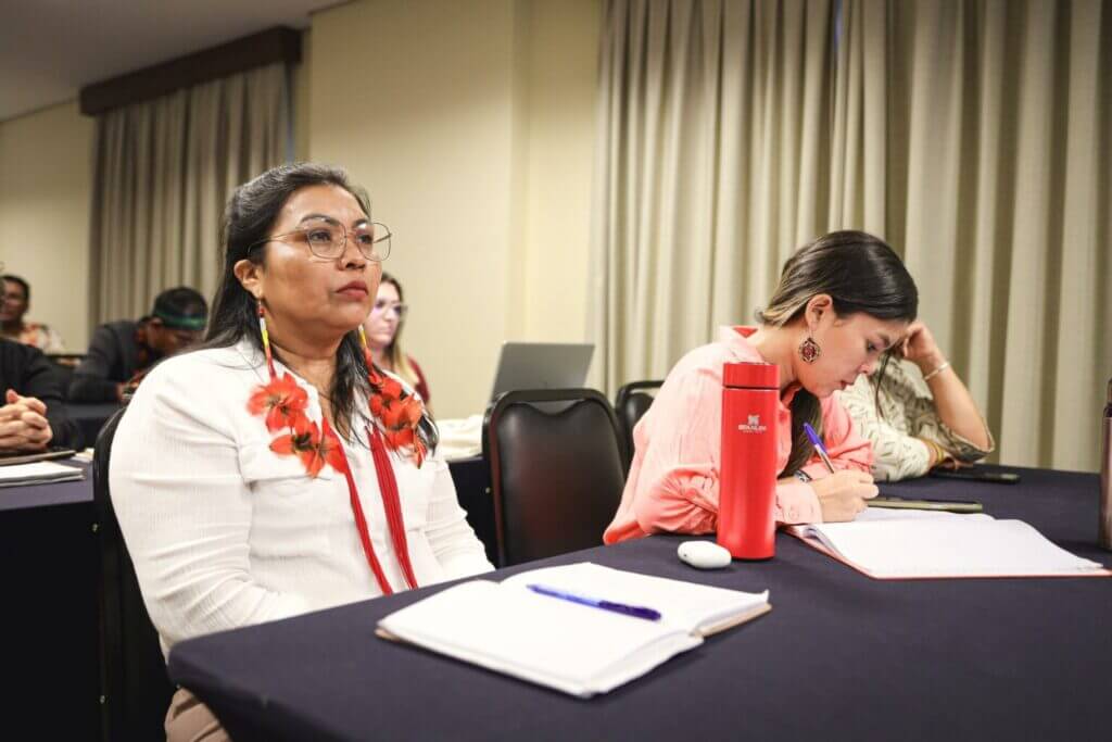 Diretora da Sepi, Nedina Yawanawa, destaca participação dos beneficiários do Sisa, da sociedade civil e da governança na formação. Foto: José Caminha/Secom