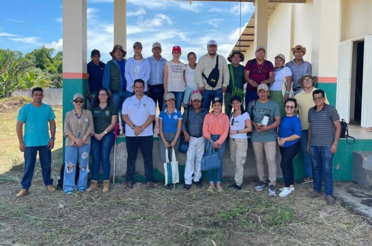 Membros da comitiva Acre e Bolívia visitaram a Cooperativa Agroextrativista Bonal, em Senador Guiomard. Foto: Ascom/IMC