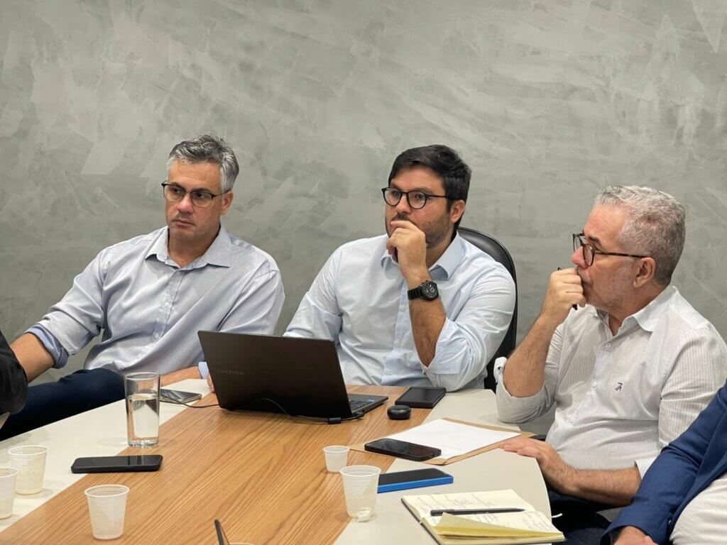 Equipe técnica e especialistas esteve reunida na PGE. Foto Ângela Rodrigues