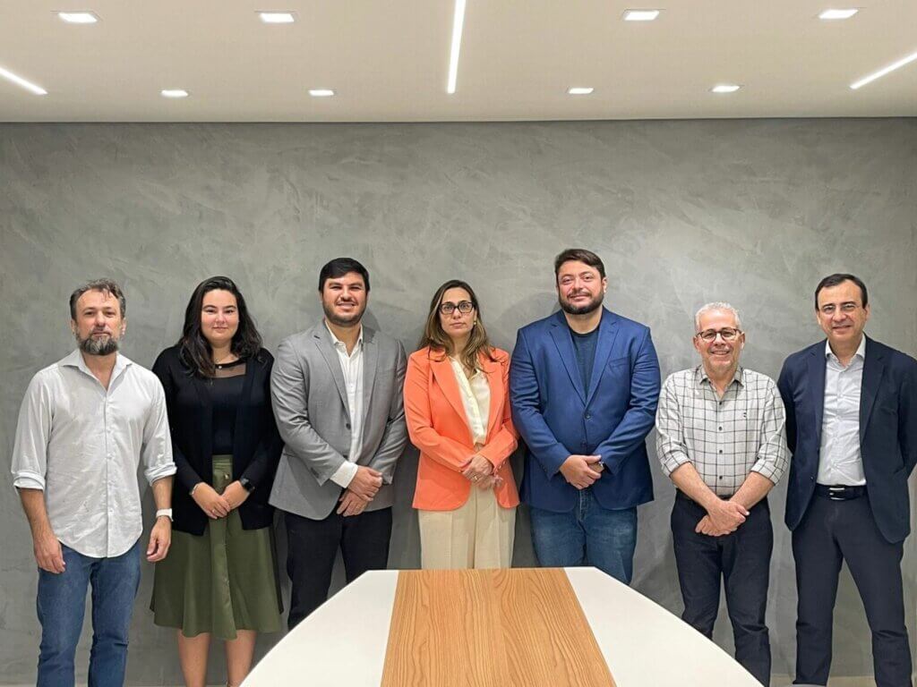 Gestores e equipe técnica do Acre reúnem com especialista em mudanças climáticas e ativos. Foto Ângela Rodrigues