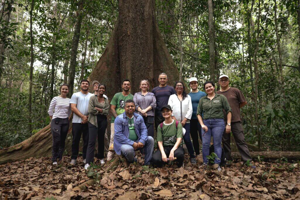 Comitiva do Reino Unido liderada pela ministra do Clima, Kerry McCarthy, conhece ações pioneiras executadas pelo governo na conservação das florestas no Acre.