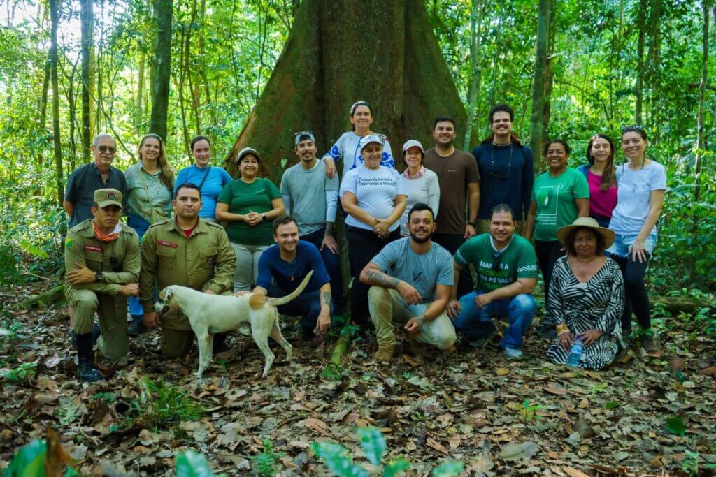 Comitiva internacional percorreu trilha de extração da borracha na Resex Chico Mendes. Foto: Uêslei Araújo/Sema