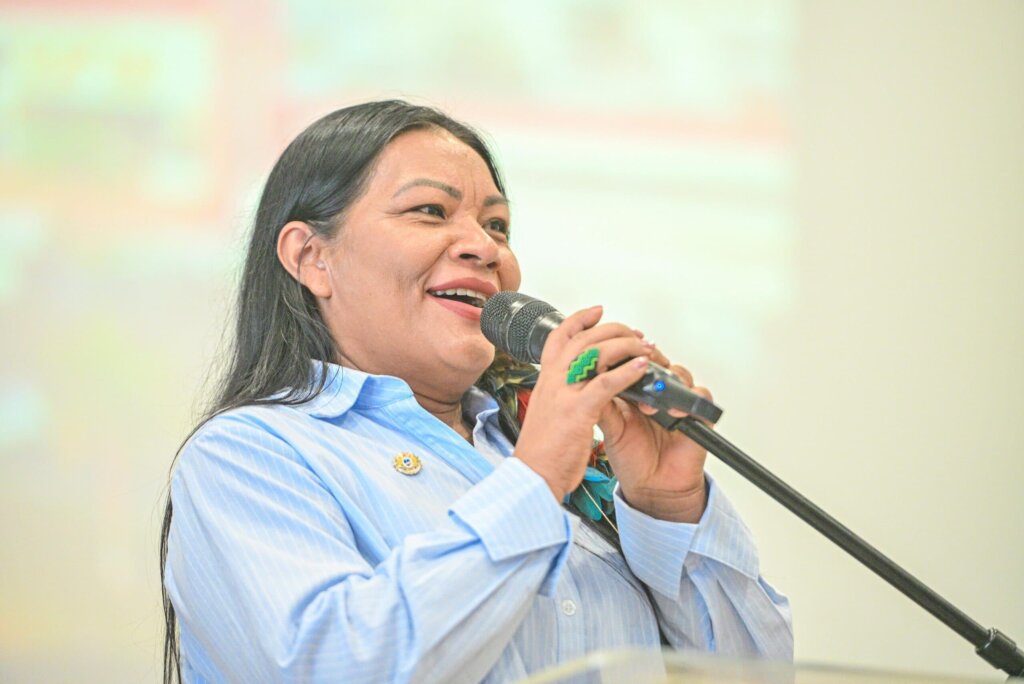 “O Estado tem a cultura de trabalhar com transparência e responsabilidade, honrando os compromissos firmados com todos”, disse secretária Francisca Arara. Foto: Diego Gurgel/Secom