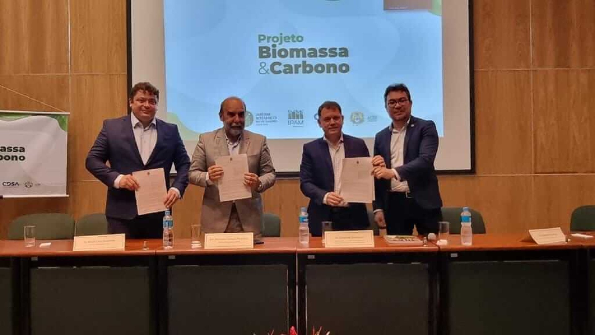 Autoridades representaram o governo do Estado em assinatura de Termo de Cooperação Técnica com o Jardim Botânico e Ipam.
